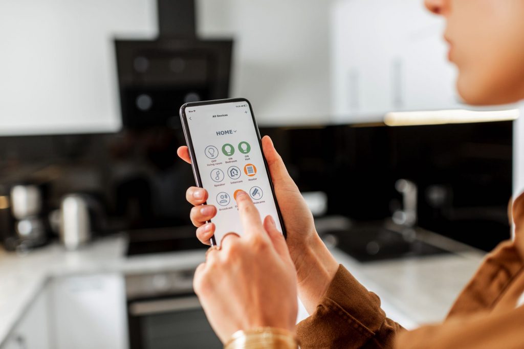 controlling-kitchen-appliances-with-a-smart-phone-with-home-automation